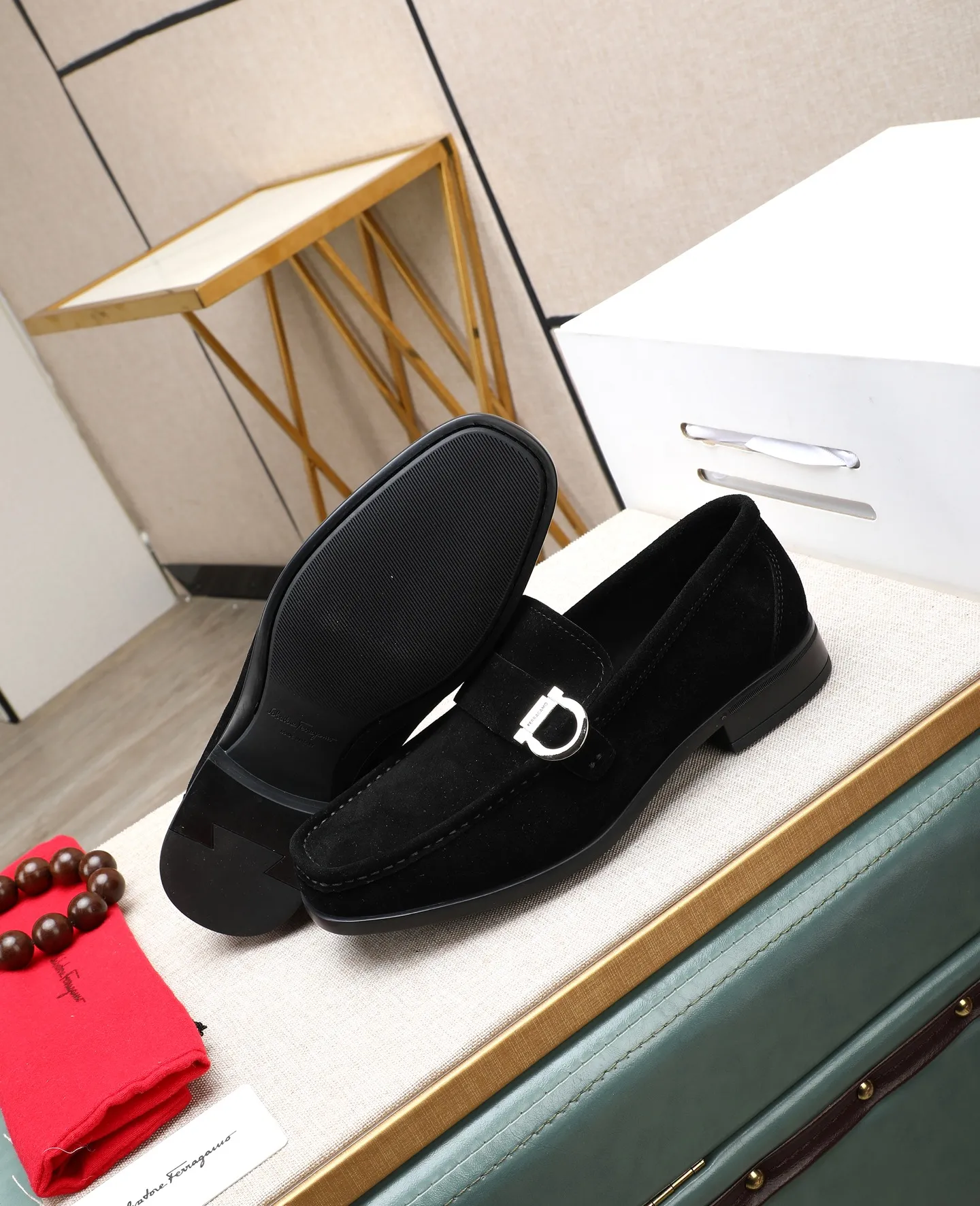 Men's clothing and shoes 💰700📛📛High-end goods! Salvatore Ferragamo is the world's top luxury footwear brand. It comes from Italy, the kingdom of fashion. It is famous all over the world for its traditional handmade design and novel styles... 🚶🏻🚶🏻 Top-quality suit shoes are sold simultaneously at the counter. This style is purely handmade. The fabric is imported Italian calfskin➕soft water-dyed cowhide lining. Specially available with original deep rubber outsole🌀🌀Size: 38➖44